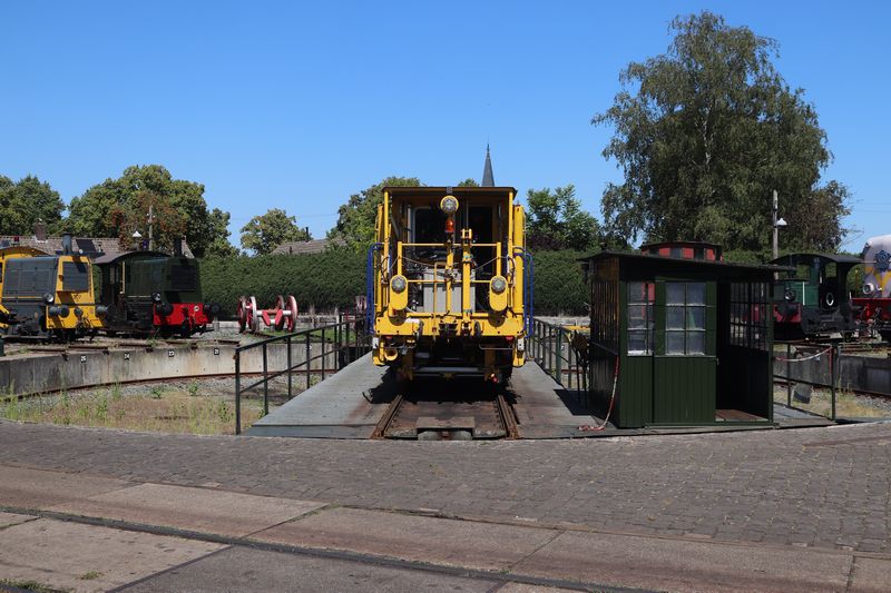 BAM Stopmachine met het fabrieksnummer 1214 en het UIC-nummer 99 84 942 8 702-7.